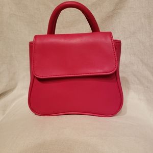 No boundaries. Women hot pink purse.